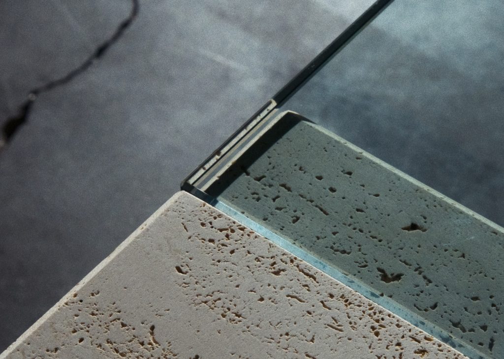 sobre meddel mesas mármol travertino